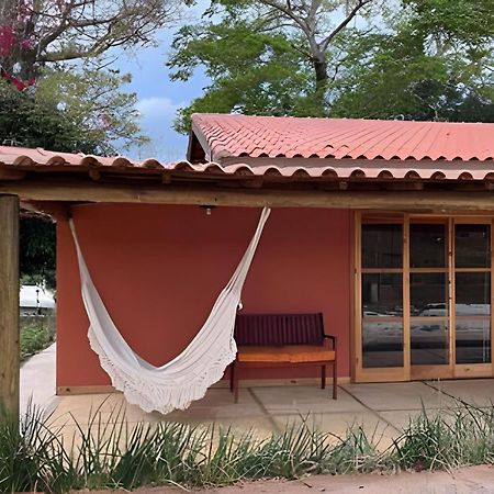 アチバイア Sitio Santo Antonio - Chale 1 Com Ofuroゲストハウス エクステリア 写真