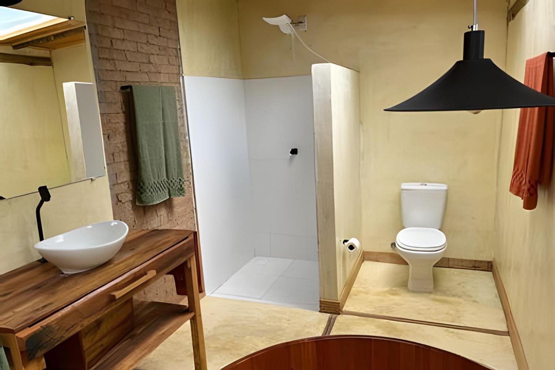 アチバイア Sitio Santo Antonio - Chale 1 Com Ofuroゲストハウス エクステリア 写真